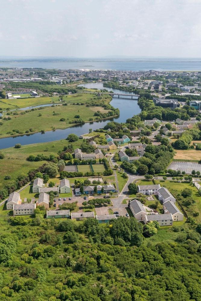 Corrib Village Rooms University Of Galway Ngoại thất bức ảnh