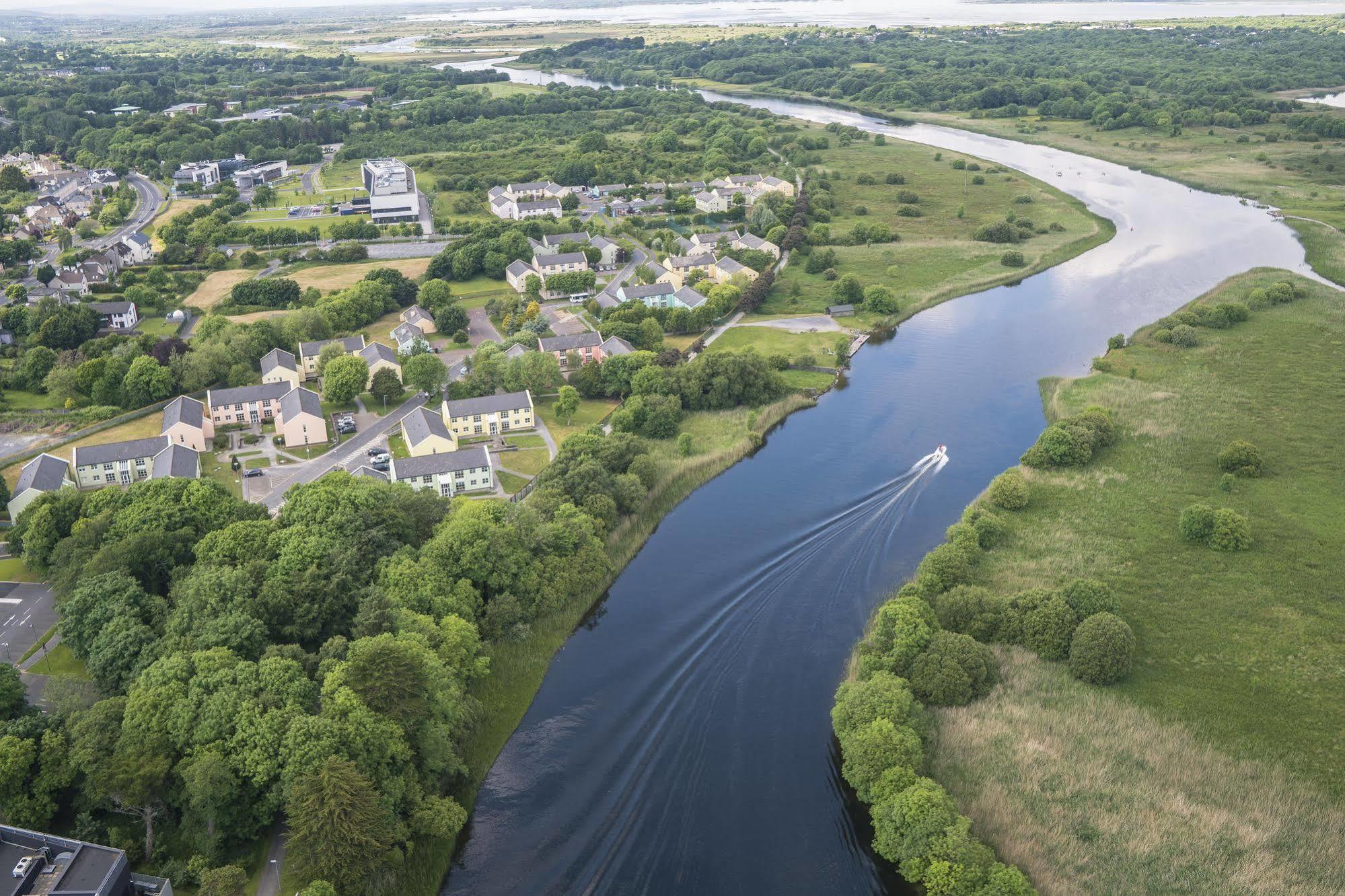 Corrib Village Rooms University Of Galway Ngoại thất bức ảnh